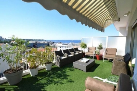 Продажа квартиры в Жуан-ле-Пен с красивым видом на море