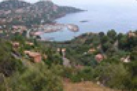 Участок земли 1500м2 с разрешением на строительство с панорамным видом на бухту Теуль сюр Мер