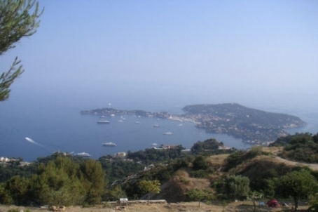 Уникальный участок земли 11 800 м2, расположенный в городе Эз, в 10 минутах езды от Монако с видом на море